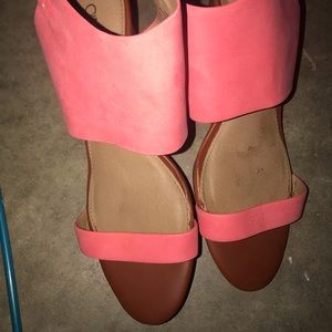 ⭐️Tan & Pink sandals with wedge!